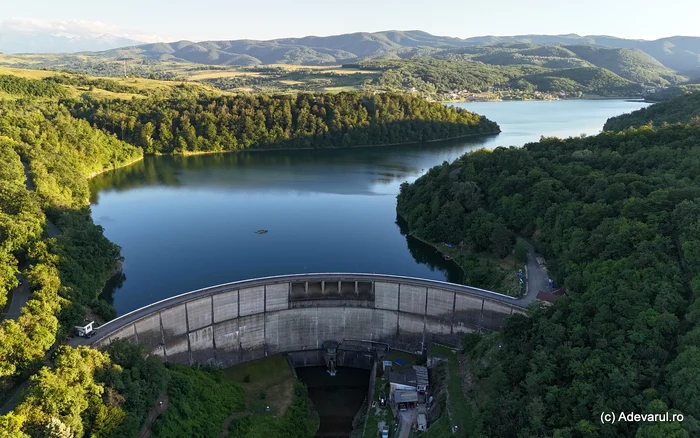 Lacul Cinciș revine în atenție: modernizarea șoselei și noua legătură rutieră deschid zona montană