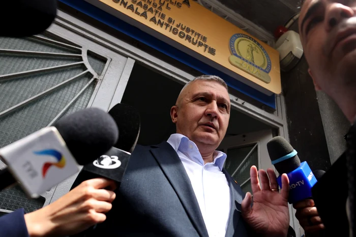 Generali cer demisia imediată a şefului Statului Major al Apărării după anunţul DNA: „Rușii își freacă mâinile”