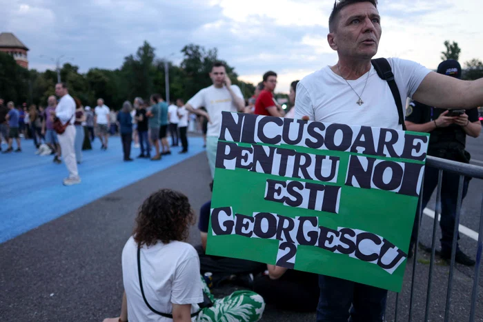 Mai multe organizații civice protestează în Piața Victoriei față de decizii recente din Justiție