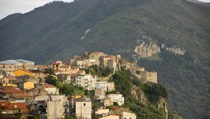 Localitatea italiană Norma oferă case la 1 euro pentru a repopula satul