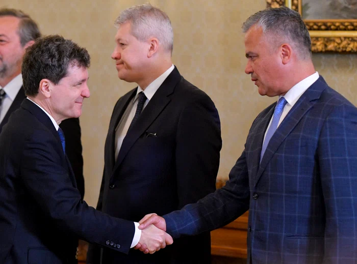 Nicușor Dan: Responsabilitatea listei de miniștri și a programului de guvern rămâne la Adrian Veștea
