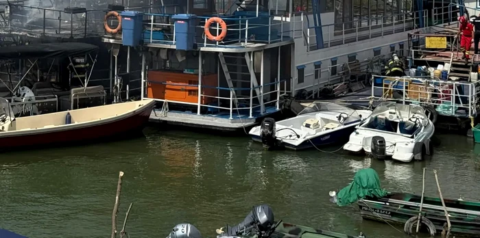 Un vas sub pavilion Panama a avariat un ponton de pasageri la Tulcea după ce a pierdut direcția
