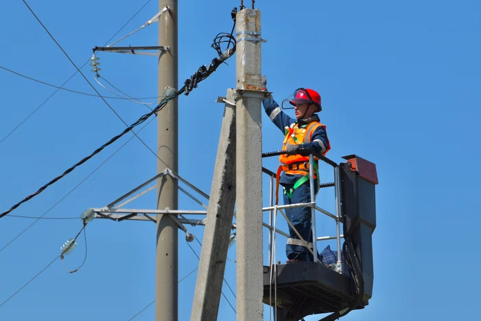 Zeci de locuitori din Dolj acuzați de furt de energie după ce au acceptat o oferă de racordare „gratuită” pe 30 de zile