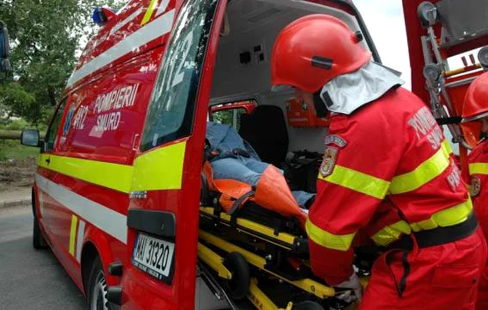 Patru tineri răniți într-un accident pe DJ 106S, între Vurpăr și Roșia; șoferul vinovat a fugit