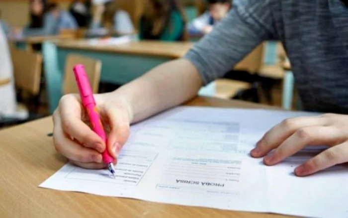 Evaluarea Națională 2026: subiecte mai dificile decât în 2025; gramatică și rezumat, decisive pentru note mari