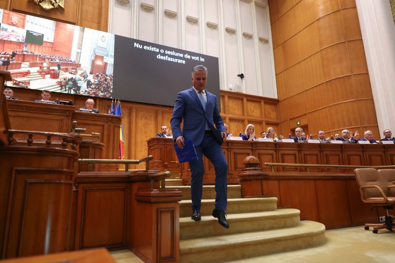 Parlamentul respinge cabinetul lui Adrian Veștea; criza politică se adâncește