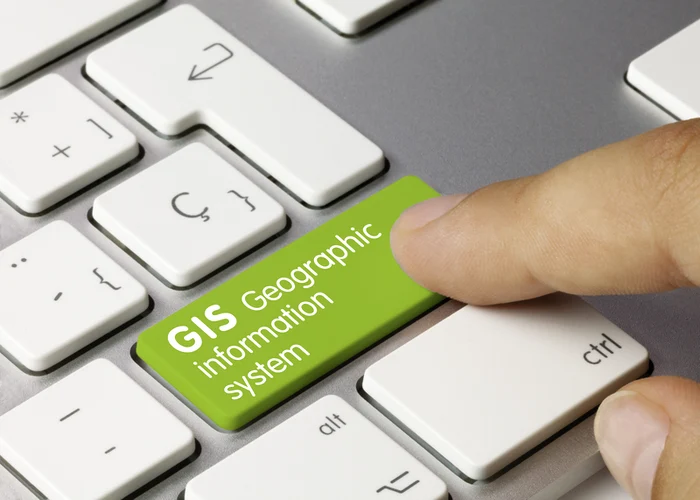 Din toamnă, liceenii pot alege opţionalul „Ora de GIS”, care îmbină geografia cu tehnologia informaţiei