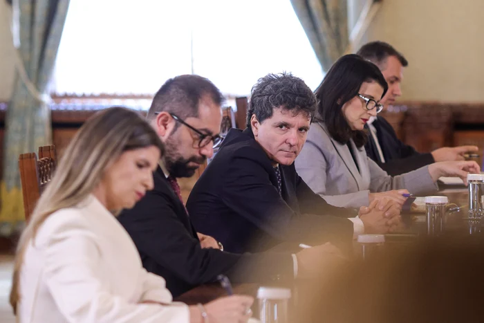Nicușor Dan nu va desemna marți un nou premier; partidele au 24 de ore pentru negocieri, spun surse