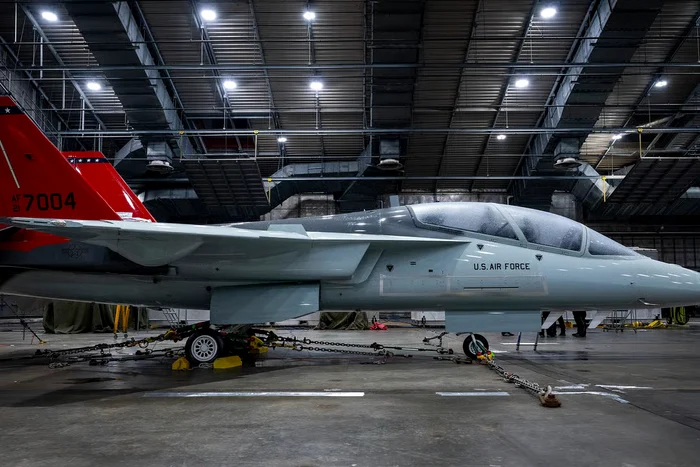 Programul T-7 Red Hawk al SUA, sub semnul întrebării: restricții la ploaie și lipsă de date de siguranță de la Boeing