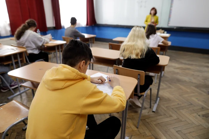 Evaluarea Națională 2026: miercuri are loc proba la Matematică — reguli, program și obiecte interzise