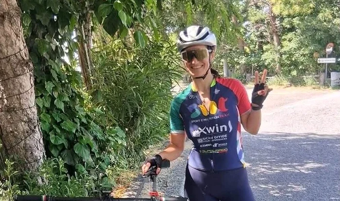O ciclistă de origine română a murit în Italia, după ce un autoturism a pătruns pe contrasens în timpul antrenamentului