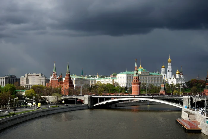 Moscova interzice intrarea în Rusia a cinci cetățeni britanici, printre care doi jurnaliști de investigație