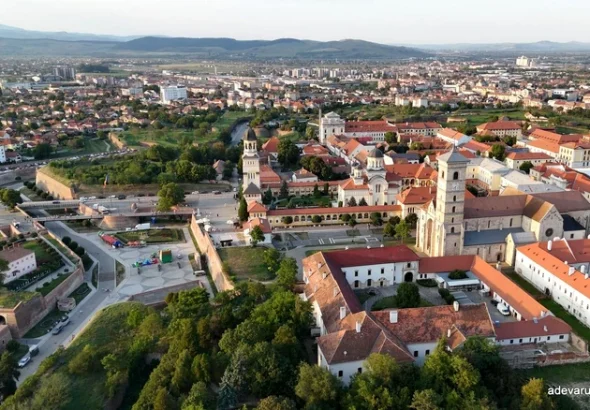 Continua restaurarea Cetății Alba Carolina: porți monumentale refăcute, șanțurile devin parc urban