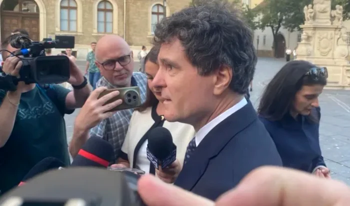 Nicușor Dan, primire călduroasă la Cluj: a stat aproape o oră pentru fotografii și discuții cu susținătorii