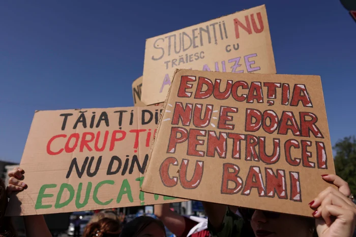 Sindicate: noua lege a salarizării va determina pensionări în masă în învățământ, avertizează liderii