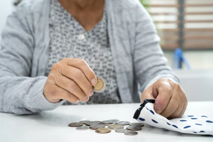 Vârsta de pensionare pentru femei crește treptat din iulie 2026, până la 65 de ani în 2035