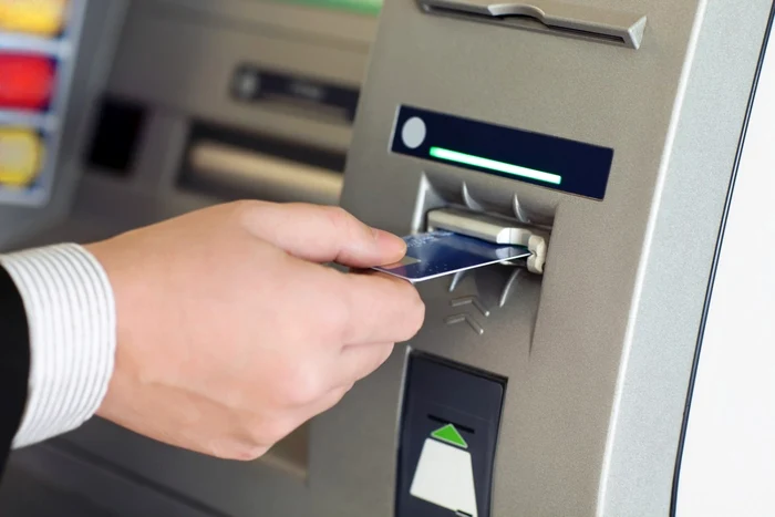Proiect de lege: bancomatele ar trebui să permită introducerea unei sume personalizate la retrageri