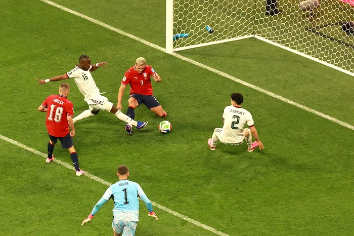 Mexic încheie grupa A cu maximum de puncte; Africa de Sud avansează în premieră în „16”-imi