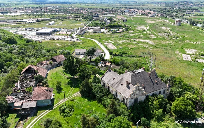 Ocna Mureș, orașul construit pe sare: uzină închisă, lacuri sărate și cratere care încă sperie localnicii