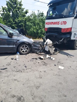 Accident pe DN56A, lângă Cujmir: cinci răniți după coliziunea dintre un autoturism și un TIR