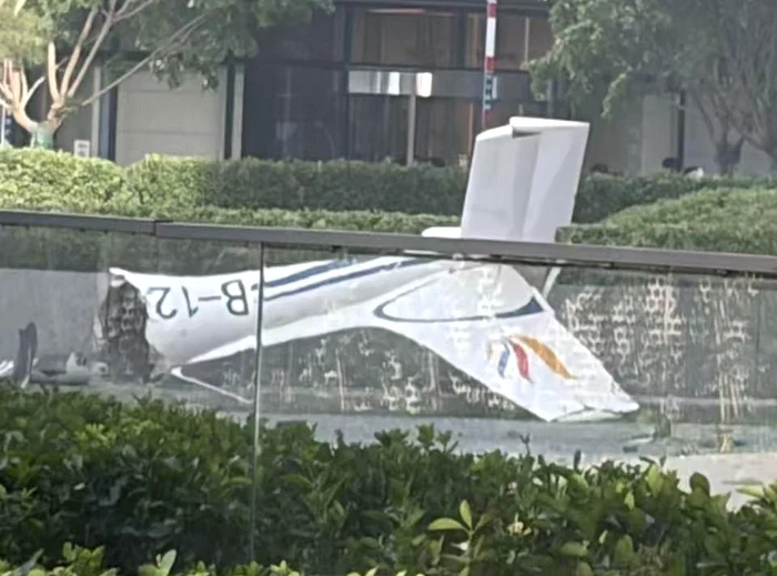 Un avion mic s-a izbit de China Zun, cel mai înalt zgârie‑nori din Beijing