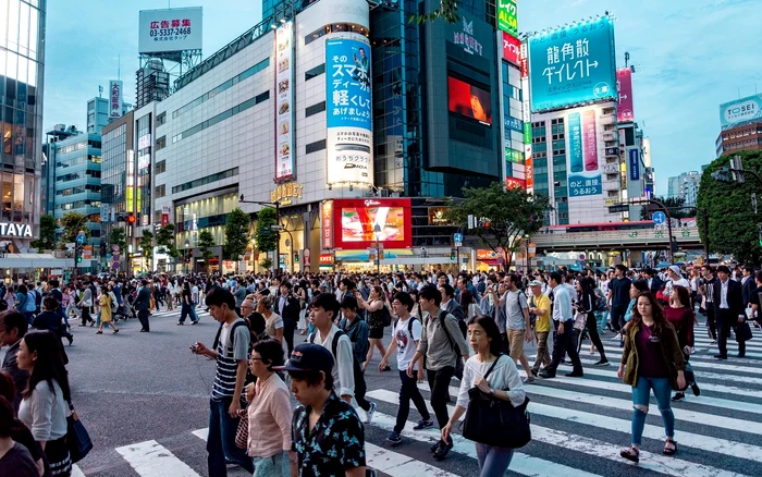 Tokyo aplică amenzi imediate în Shibuya pentru cei prinși aruncând gunoi: „Dacă arunci gunoi, pierzi bani”