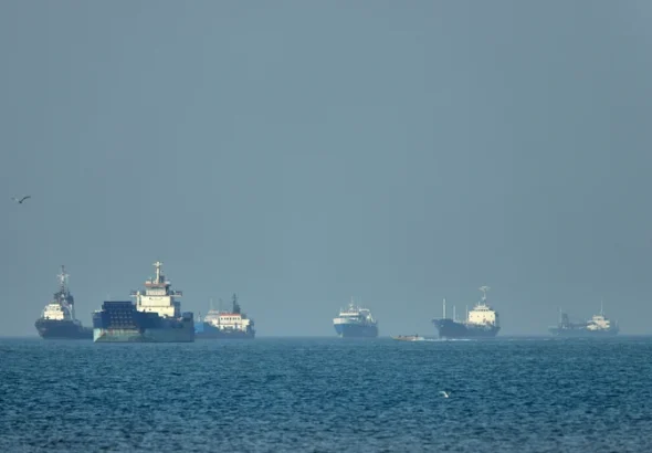Iranul reia presiunea asupra Strâmtorii Ormuz: trecerea, condiționată de coordonarea cu Teheranul