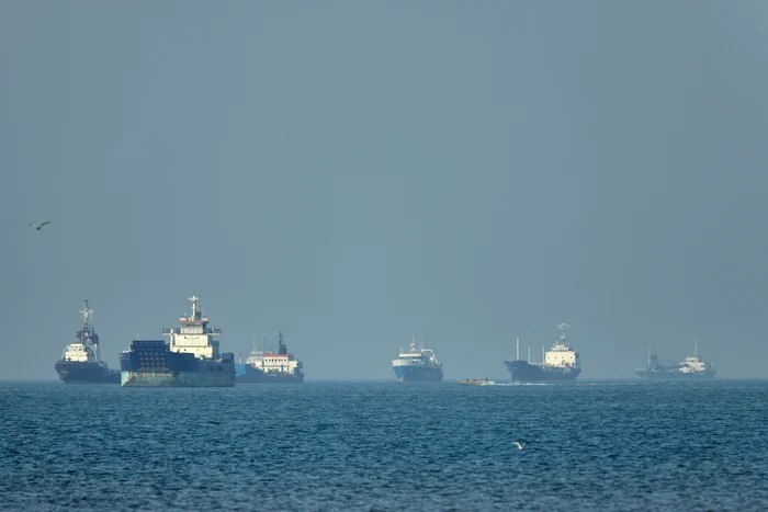 Iranul reia presiunea asupra Strâmtorii Ormuz: trecerea, condiționată de coordonarea cu Teheranul