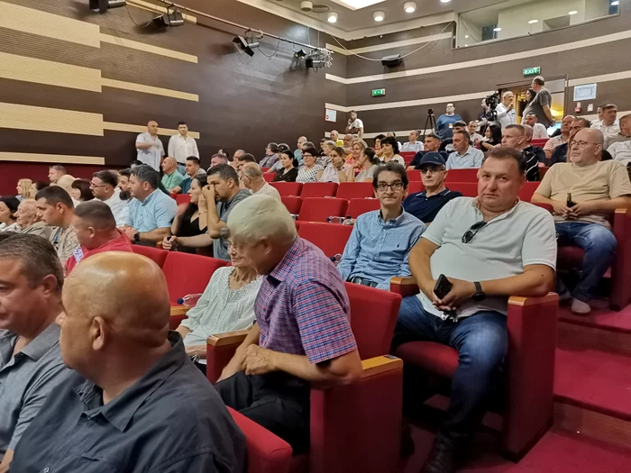 AUR se pregătește pentru guvernare: conferință la Slatina cu Dungaciu și Peiu