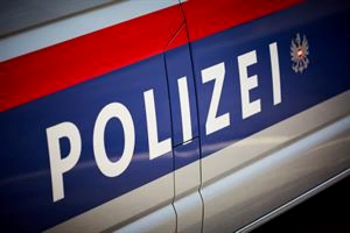 Opt români răniți după ce microbuzul lor a căzut într‑o prăpastie în Austria; o femeie transportată cu elicopterul