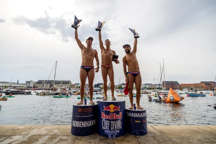 Popovici câștigă la Copenhaga, Preda pe podium în etapa a treia Red Bull Cliff Diving 2026