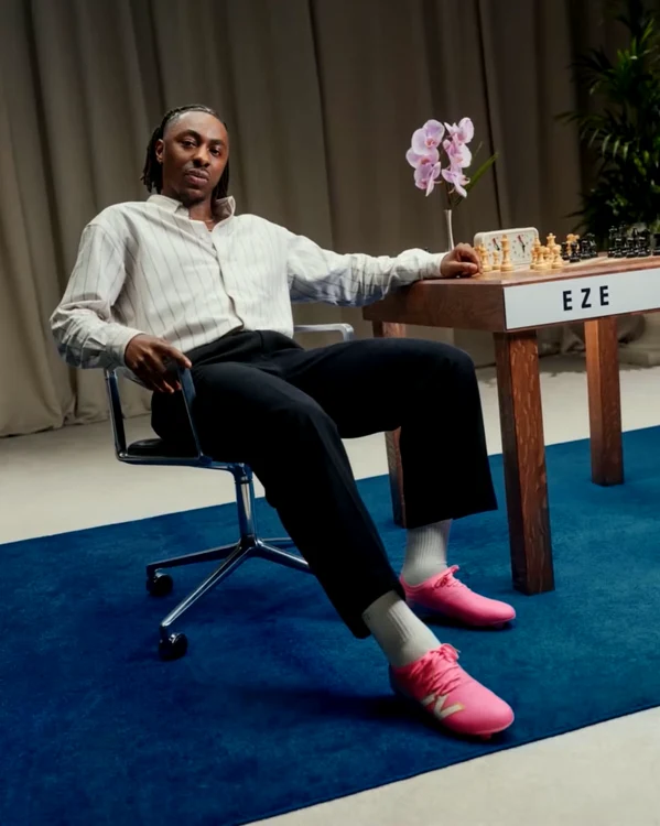 New Balance revine pe terenul de fotbal cu colecția „Pure Ambition” înainte de Cupa Mondială 2026