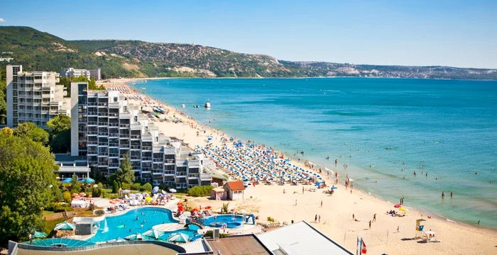 Păcură reapare pe plajele Bulgariei; Greenpeace cere verificarea „flotei fantomă” ruse