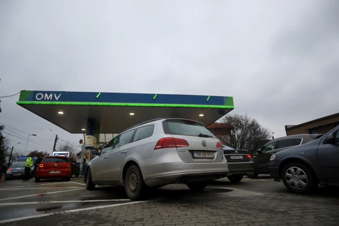 Analiză: De ce România are unele dintre cele mai mari scumpiri la pompă din UE