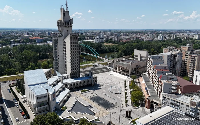 Palatul Administrativ din Satu Mare: povestea clădirii brutaliste de aproape 100 de metri