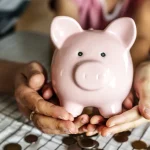 Majoritatea românilor nu au economii pentru urgențe: 6 din 10 nu ar face față unei crize financiare