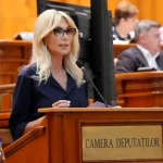 Raluca Turcan: România riscă să ajungă „pe muchia prăpastiei” dacă nu este desemnat urgent un premier