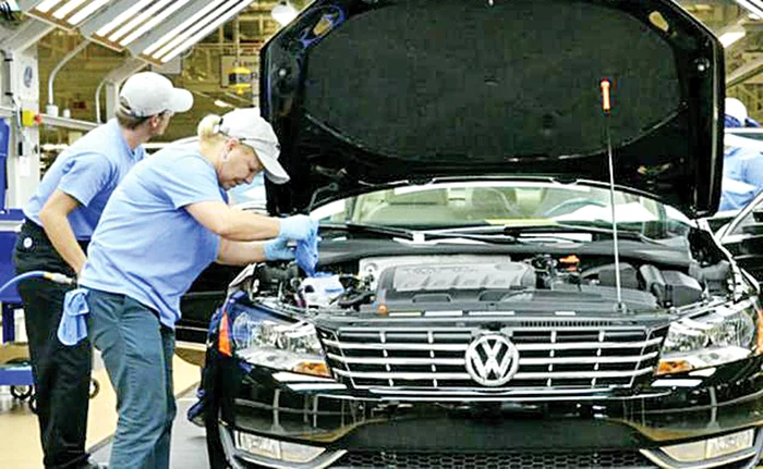 Berlinul vrea să împiedice închiderea uzinelor Volkswagen în Germania
