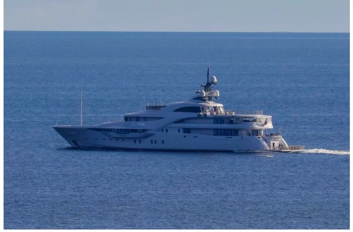Super-iahtul atribuit lui Putin, escortat de nave rusești, a traversat apele Danemarcei