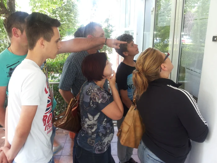 Psiholog: reacția părinților la afișarea notelor poate lăsa urme mai adânci decât rezultatul examenului