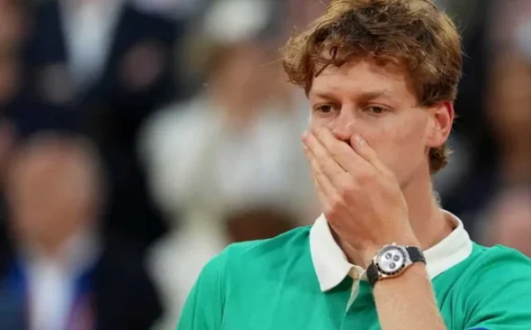 Incident pe iarbă la Wimbledon: Sinner sângerează pe Central, Shapovalov și Chwalinska se accidentează