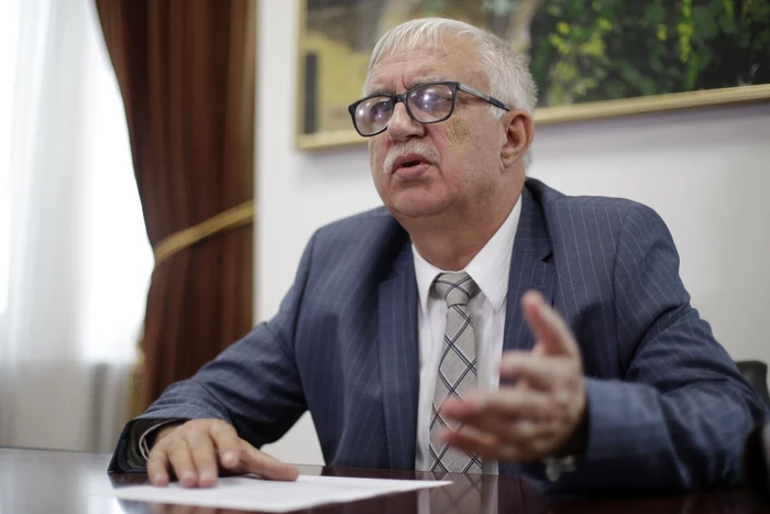 Augustin Zegrean: Guvernul demis poate rămâne în funcţie până la depunerea jurământului noului Executiv