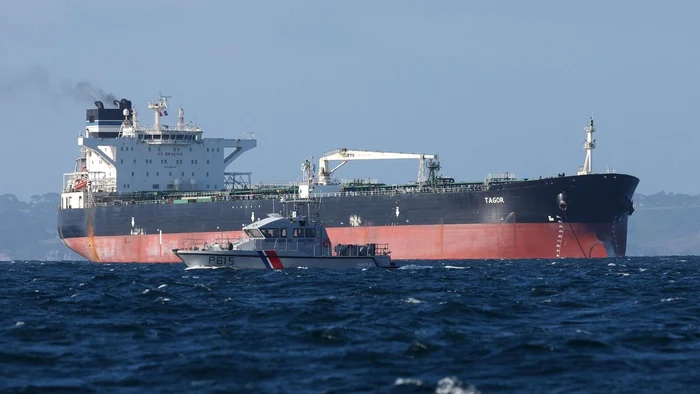 Comandantul rus al petrolierului Tagor reținut în Franța după sechestrarea navei în Atlantic