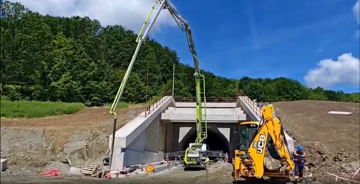 Lucrările pe tronsonul Tigveni–Curtea de Argeș avansează; CNAIR: deschidere posibilă cu șase luni mai devreme