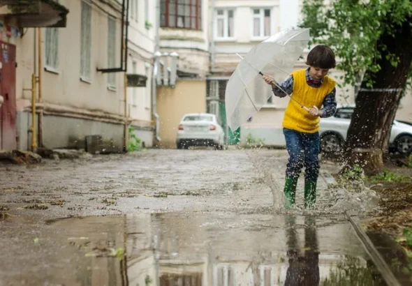Meteorologii anunță cod galben de furtuni și ploi torențiale de 1 iunie până marți dimineață
