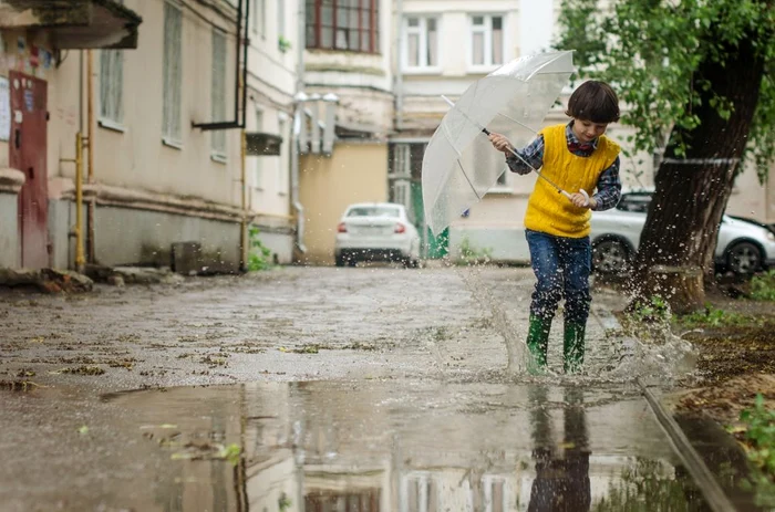 Meteorologii anunță cod galben de furtuni și ploi torențiale de 1 iunie până marți dimineață