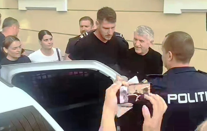 IPJ Mureș verifică incidentul în care un bărbat s-a intercalat în escorta lui Cristian Pomohaci și a amenințat un martor