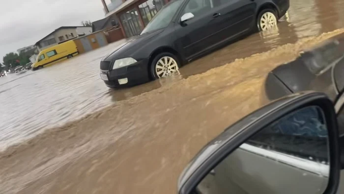 Furtuni puternice au afectat 11 localități din 7 județe și București; zeci de intervenții ale pompierilor