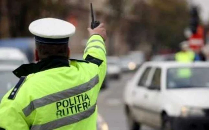 A încercat să mituiască un polițist cu 1.000 de lei, apoi a oferit 2.000 de euro — prins și plasat sub control judiciar