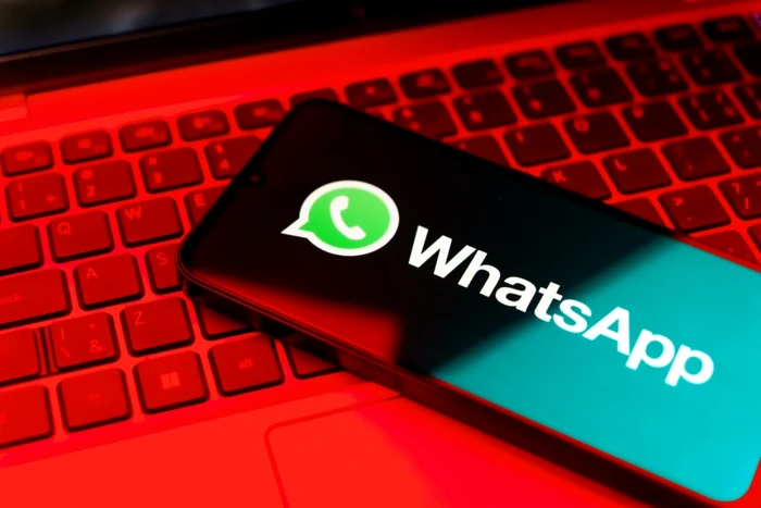 Escrocheriile prin WhatsApp și SMS: pierderi medii de 733 de dolari și decizii luate în minute